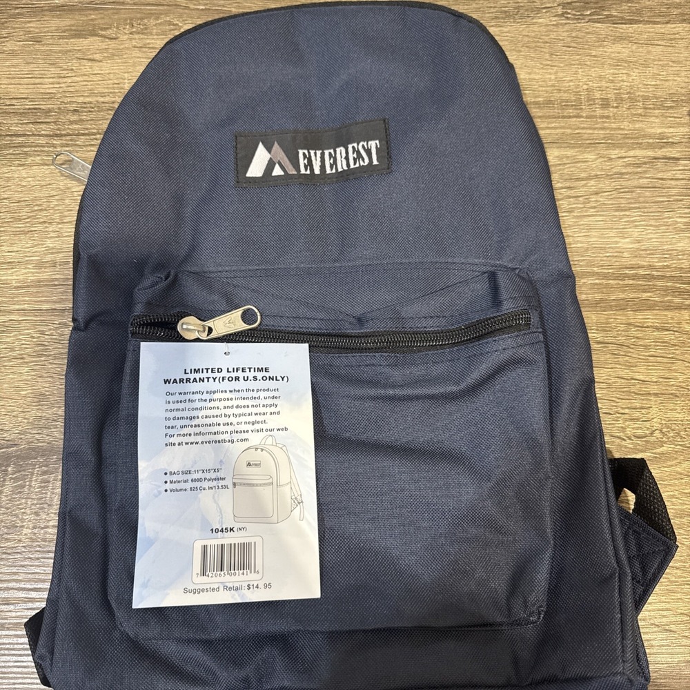 Everest Luggage Basic Backpack - Navy NWT.  15" L 11"W